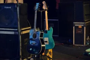 Akoestische gitaar en elektrische gitaar