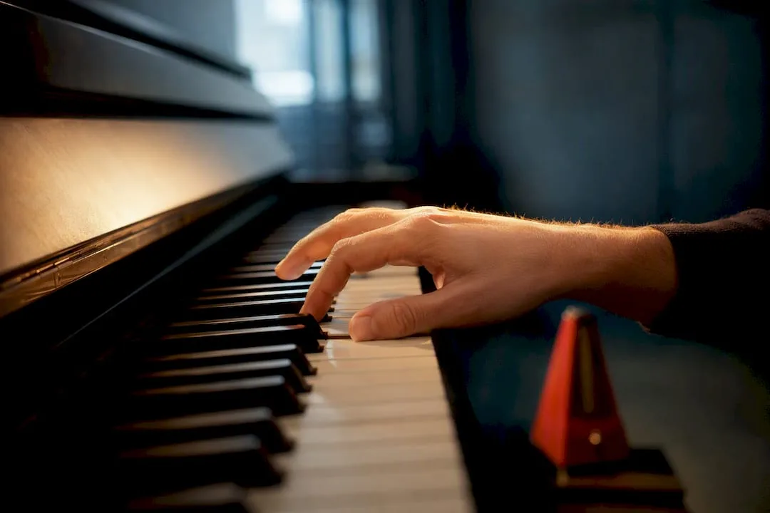 Arpeggio's op de piano leren: één oefening voor beginners