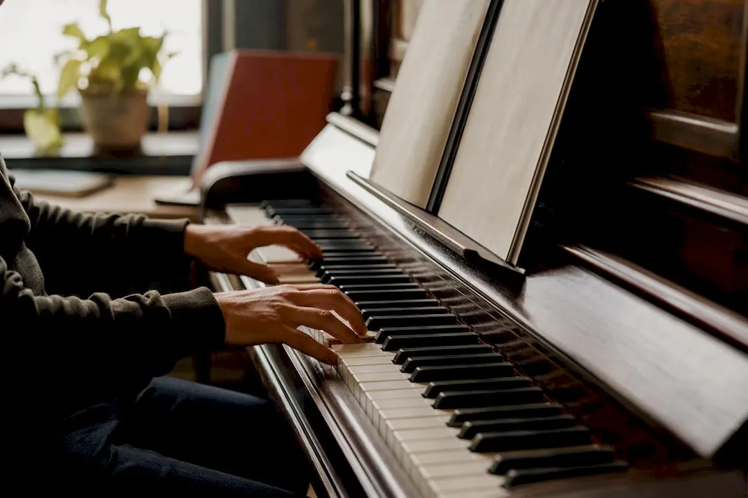 Toonladders piano: 12 majeur en 12 mineur met vingerzetting