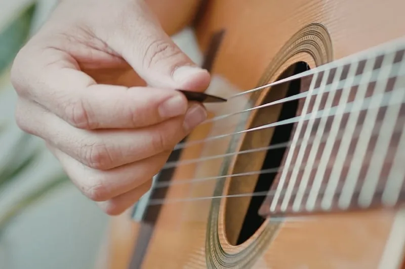 eenvoudige-open-gitaar-akkoorden-voor-thuisstudie