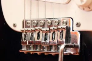 Elektrische gitaar afstellen brugzadels