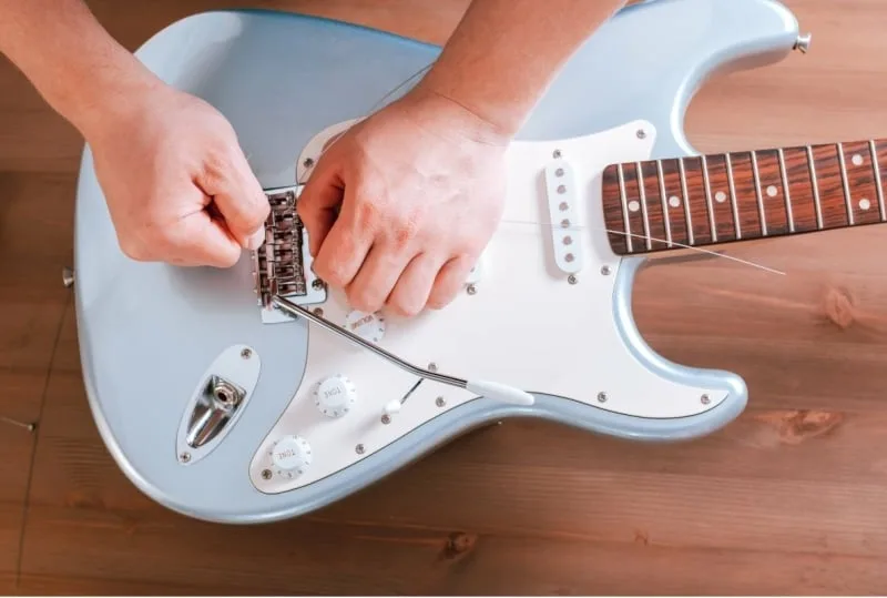 gitaarsnaren-vervangen-akoestische-gitaar gitaarsnaren-vervangen-akoestische-gitaar