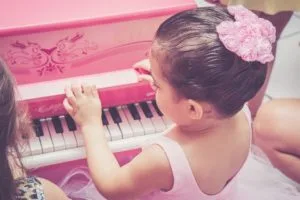 jong piano leren spelen
