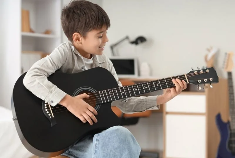 kinderliedjes-gitaar-spelen kinderliedjes-gitaar-spelen
