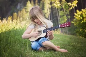 Kind Gitaar spelen