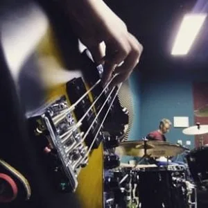 muziekband basgitarist