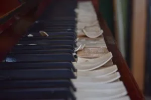 Piano slecht onderhouden