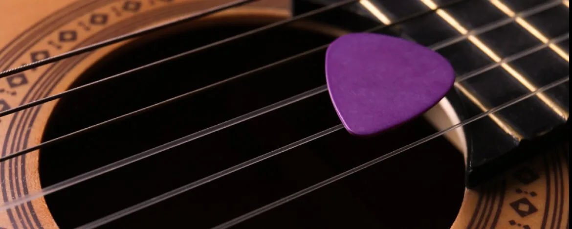 Plectrum gitaar spelen voordelen nadelen