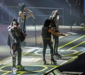Stem effecten Kiss Heavy Metal