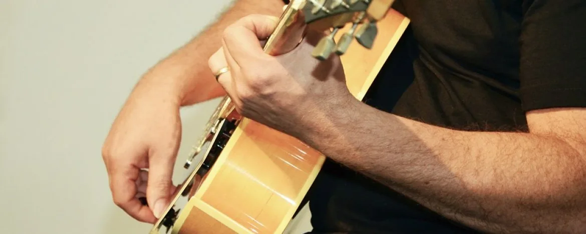 Tokkelen gitaar 1