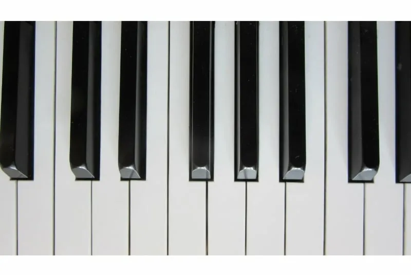 zwarte-en-witte-pianotoetsen-octaaf