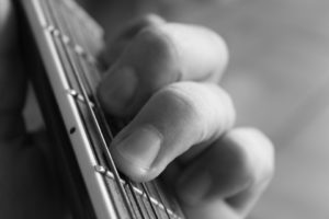 pijnlijke vingers gitaar spelen