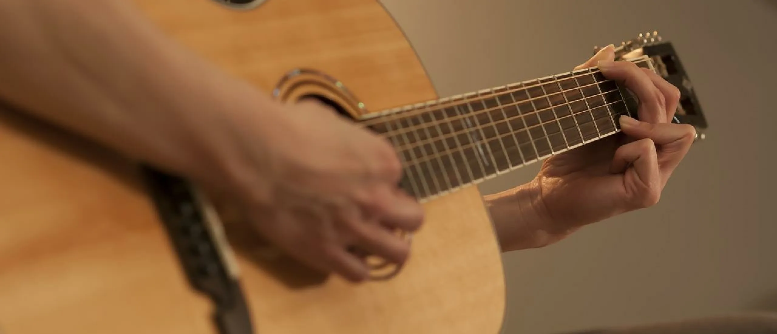 Gitaar leren spelen via youtube of ander online kanaal