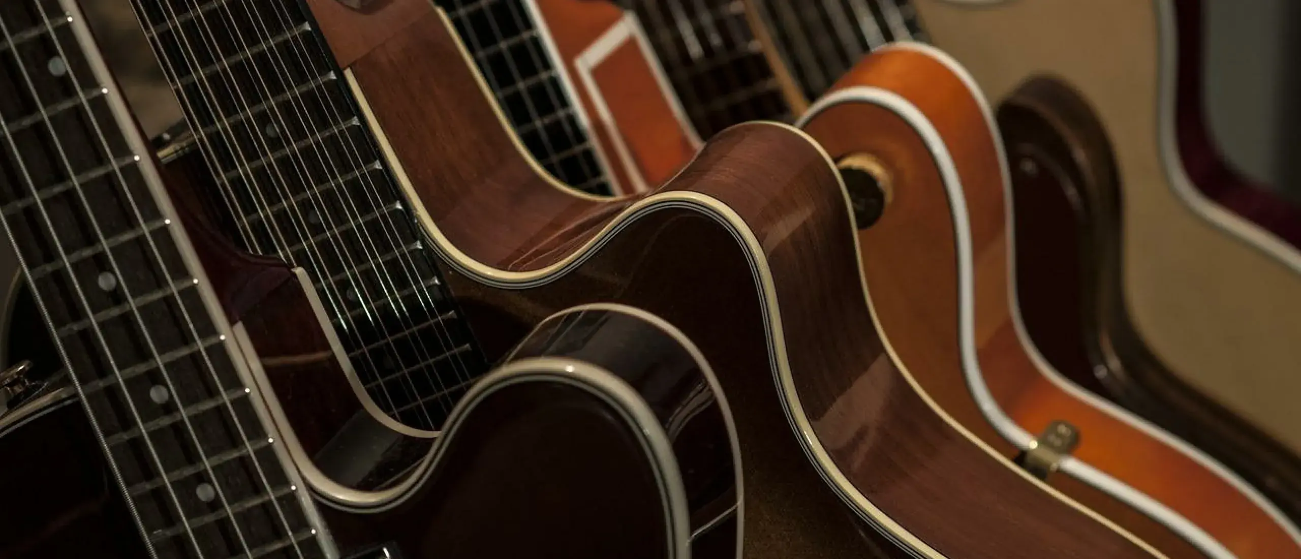 Basgitaar spelen met koptelefoon